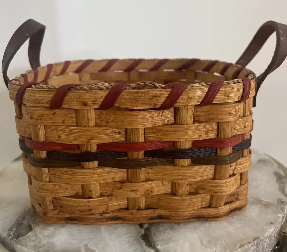 Vtg Amish Hand Woven Basket Enos Schrock Jerusalem OH 2001 Signed Wooden Base